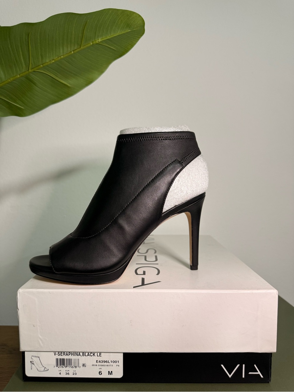 Via Spiga Seraphina Black Leather Heels NIB 6